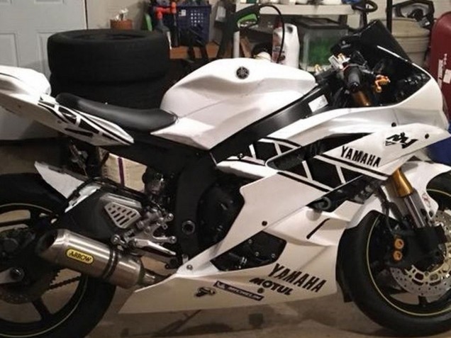 2006-2007 Yamaha YZF 600 R6 Motorcycle Fairings - White Glossy Black Motul Michelin UK
